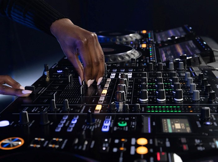 Sorpresa! Pioneer anuncia una nueva mesa de mezclas de club. La DJM A9 -  Blog Unión Musical